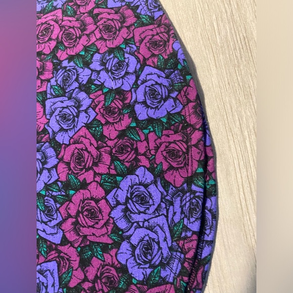 Lularoe Randy Tee - Picture 5 of 6